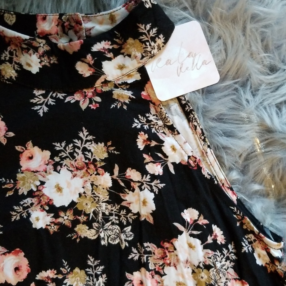 SALE! Oboe Black Floral Halter Dress w/ Cutout - Picture 3 of 5